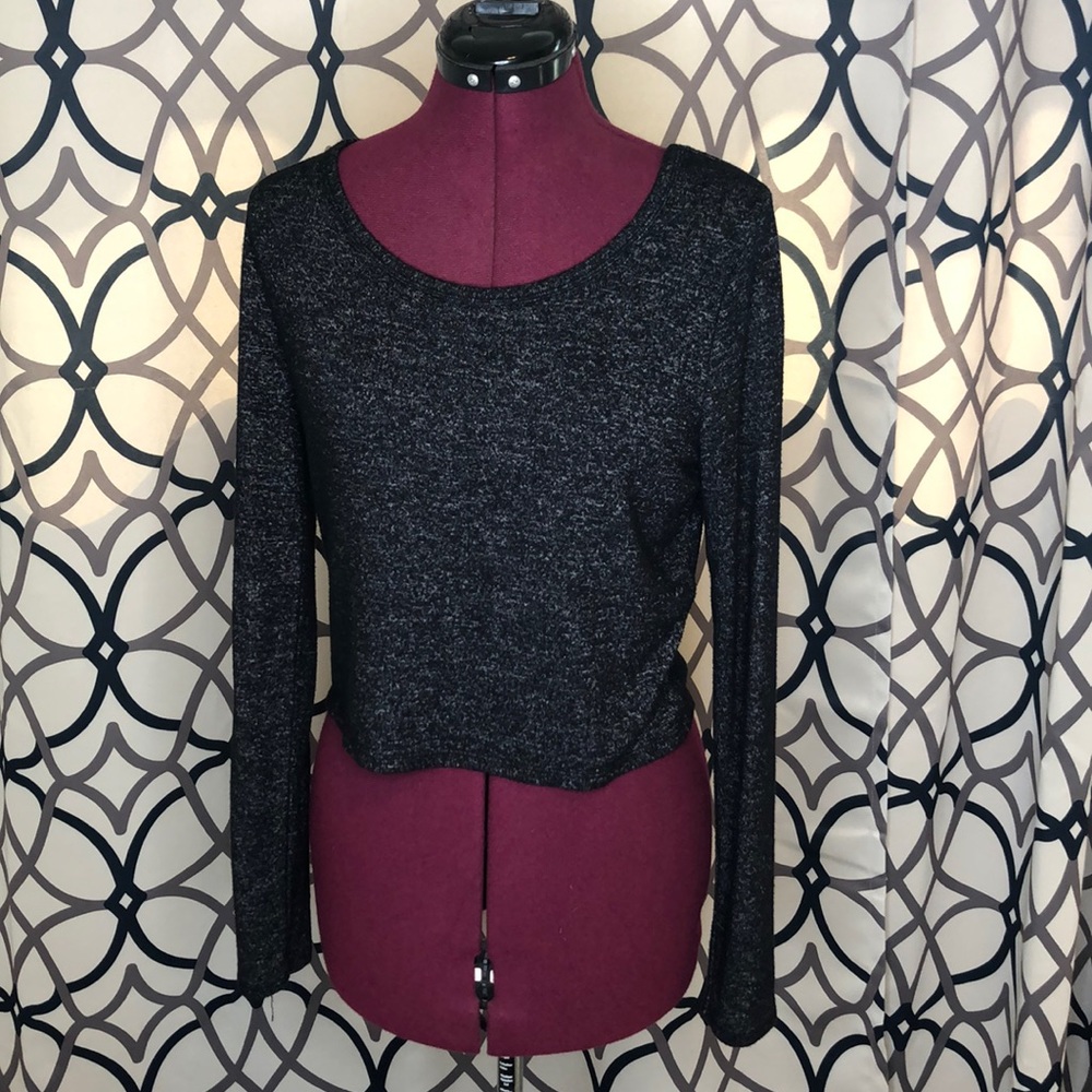Dark gray longsleeve short sweater